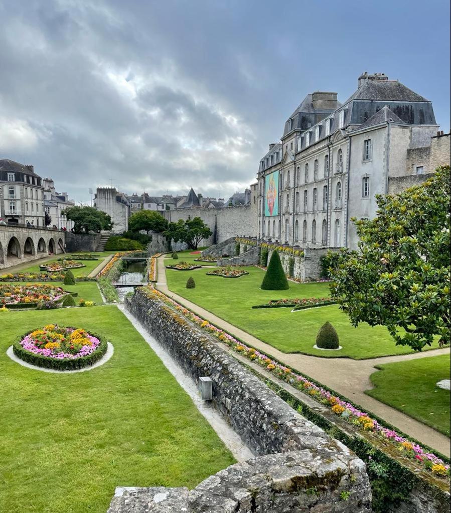 Laroche Grand Duplex Dans Le Centre Historique Avec Garage Apartman Vannes Kültér fotó